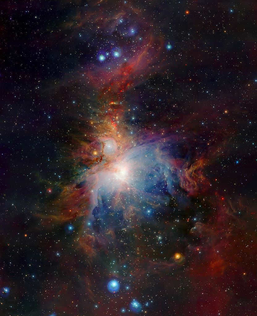 This is a sweeping view of the Orion Nebula, located 1,350 light-years away. Captured by the VISTA infrared telescope (Chile). The wide field of view allows M42 to be displayed at full size, and the infrared observation bypasses the dust barrier and reveals the hidden regions where young stars hide. Z, J, and Ks filters were used for the image. The exposure time is 10 minutes for each filter. The area shown covers 1 x 1.5 degrees
